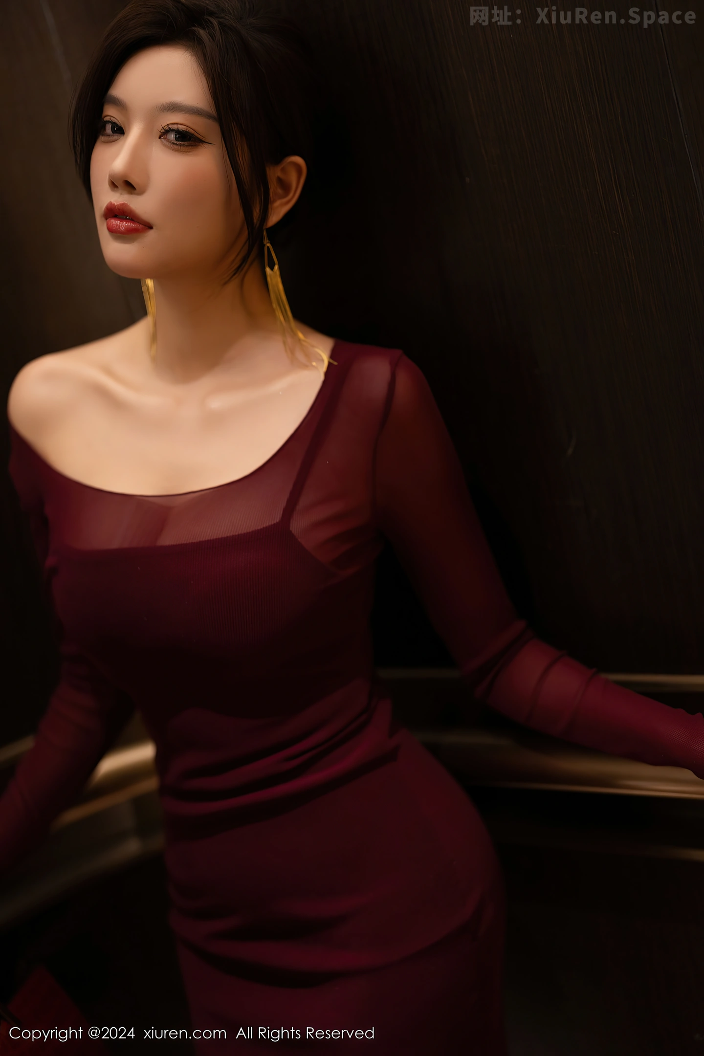 图片[5]-[XiuRen秀人网] VOL.9348 女神杨晨晨Yome性感红色连衣裙配超薄肉丝秀丰腴身材诱惑写真82P-秀人网官方网站